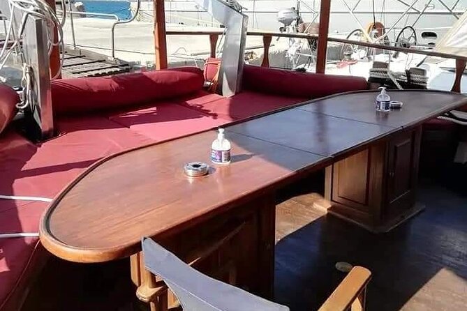 SEMIPRIVATE GALATEA tour Antiparos-Blulagoon-Despotiko-FREE DRINK - Setting sail from Piso Livadi at 10 a.m.