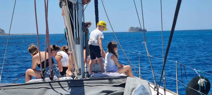 Shared Balos and Gramvousa Sailing Trip with Meal and Drinks - Reaching Kissamos Port and finding the boat
