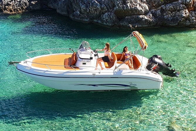 Shipwreck and Blue Caves- 8m Private Boat Tour (up to 11pax) - Leaving from Kavos Psarou Marina