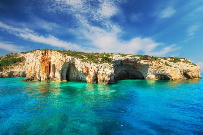 Shipwreck and Blue Caves- 8m Private Boat Tour (up to 11pax) - How the private format changes the value