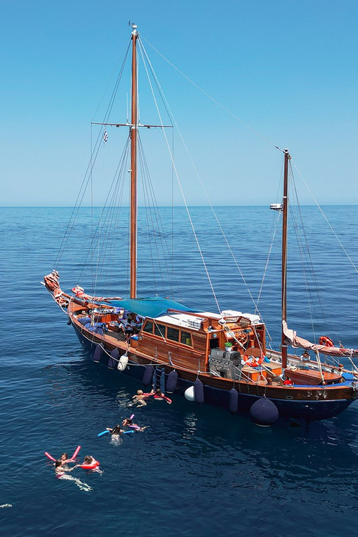 Skiathos: Wooden Sailboat Full- or Half-Day Trip with Meal - Meeting the blue boat in Skiathos Old Port