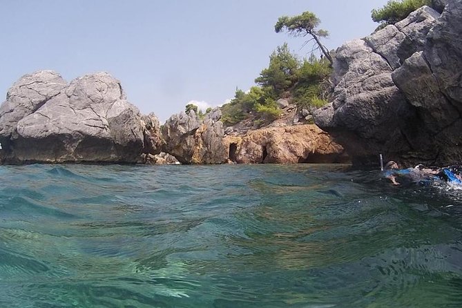 Snorkeling trip - The one-hour route through reefs and caves