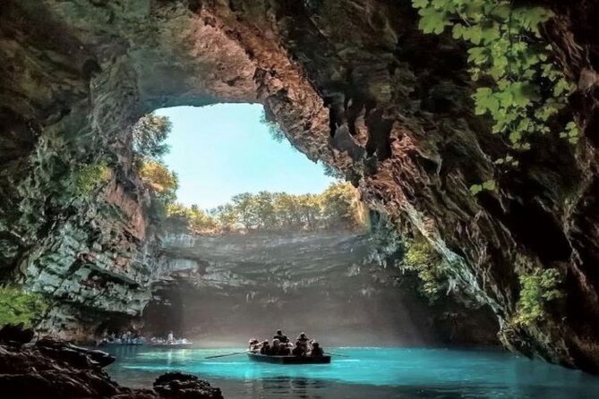 The Caves ....Drogarati Cave and Melissani Lake - Drogarati Cave, Kefalonia’s cool underground chamber