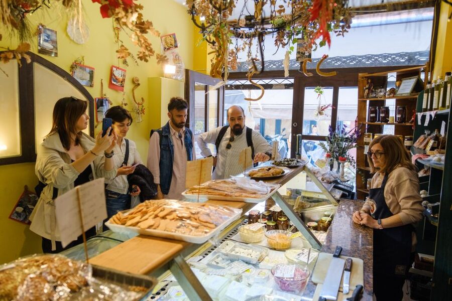 Thessaloniki: Food Tastings and Drinks tour with a Chef - What the four hours feel like