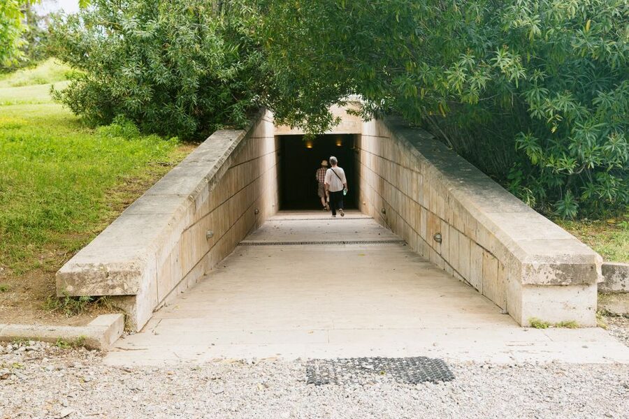 Thessaloniki: Vergina and Pella Day Trip - Meeting at the Venizelos Statue at 8:00