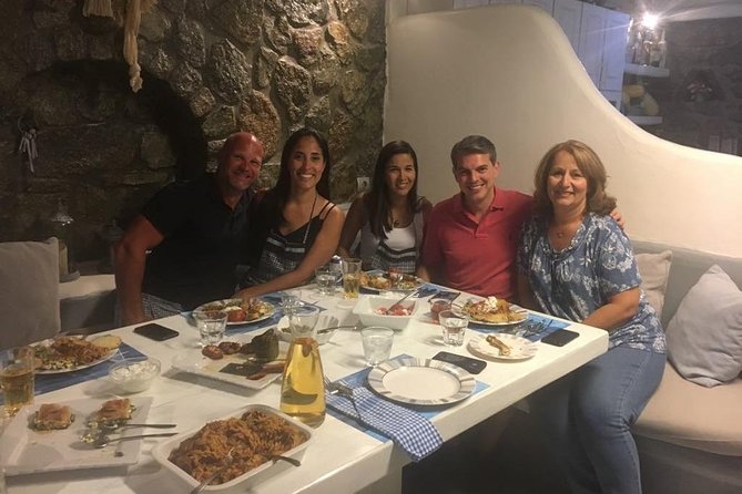 Traditional Lunch or Dinner with Drinks in Mykonos - Who should book this experience?