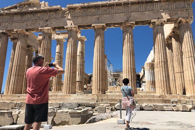 Visit of the Acropolis with an official guide in Spanish - The Erechtheion and its famous Caryatids